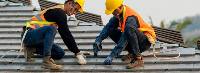 Addetti ai lavori in quota